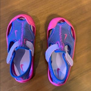 Size 7 baby Nike Velcro sandal